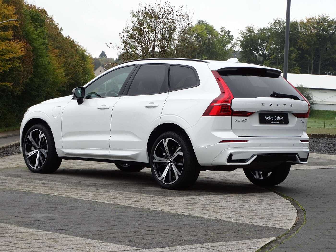 Volvo  Plus Dark Recharge Plug-In Hybrid T6 AWD
