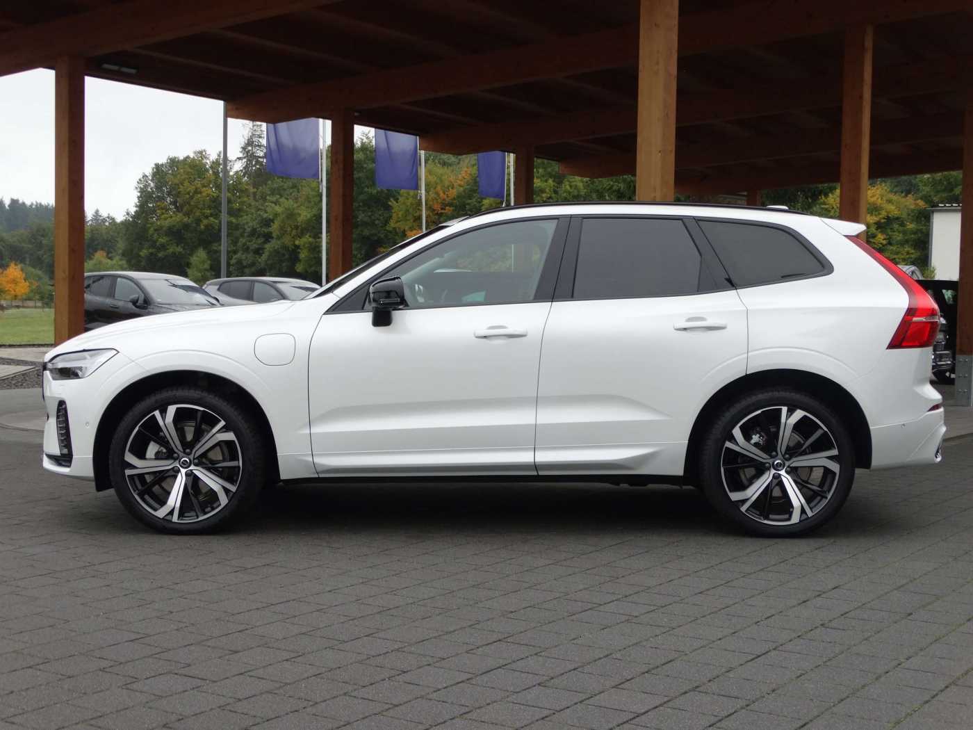 Volvo  Plus Dark Recharge Plug-In Hybrid T6 AWD
