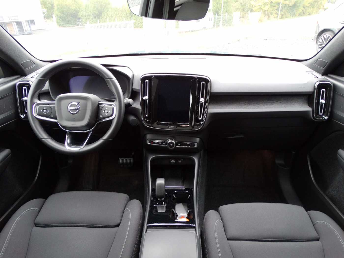Volvo  Core Recharge Twin Motor Pure Electric AWD