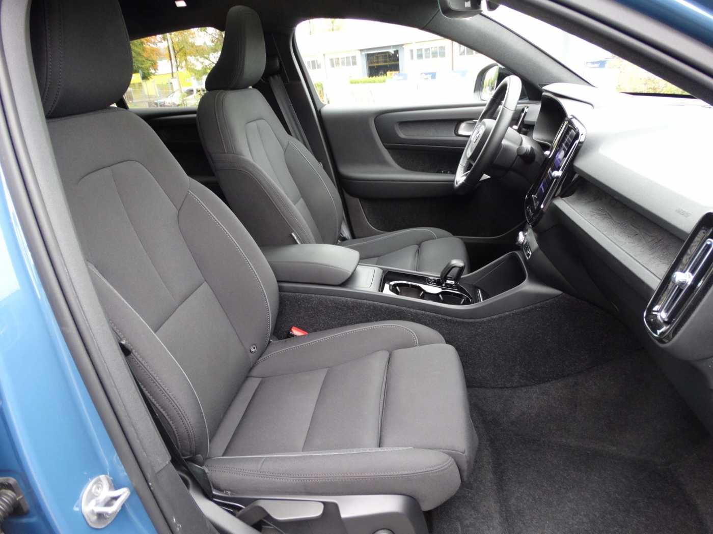 Volvo  Core Recharge Twin Motor Pure Electric AWD