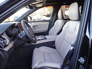 Volvo  T8 AWD Ultra Dark Recharge Plug-In Hybrid