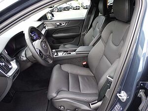 Volvo  B4 Diesel Plus Dark