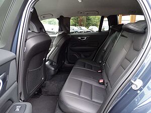 Volvo  B4 Diesel Plus Dark