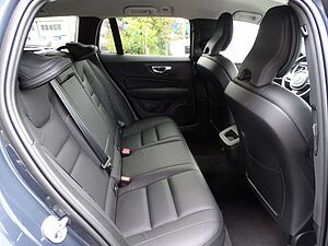 Volvo  B4 Diesel Plus Dark