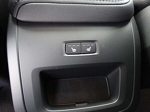 Volvo  B4 Diesel Plus Dark