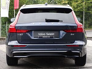 Volvo  B4 Diesel Plus Dark