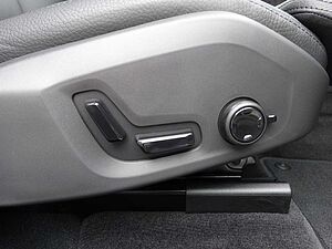 Volvo  Plus Dark Recharge Plug-In Hybrid T6 AWD