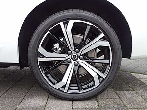 Volvo  Plus Dark Recharge Plug-In Hybrid T6 AWD