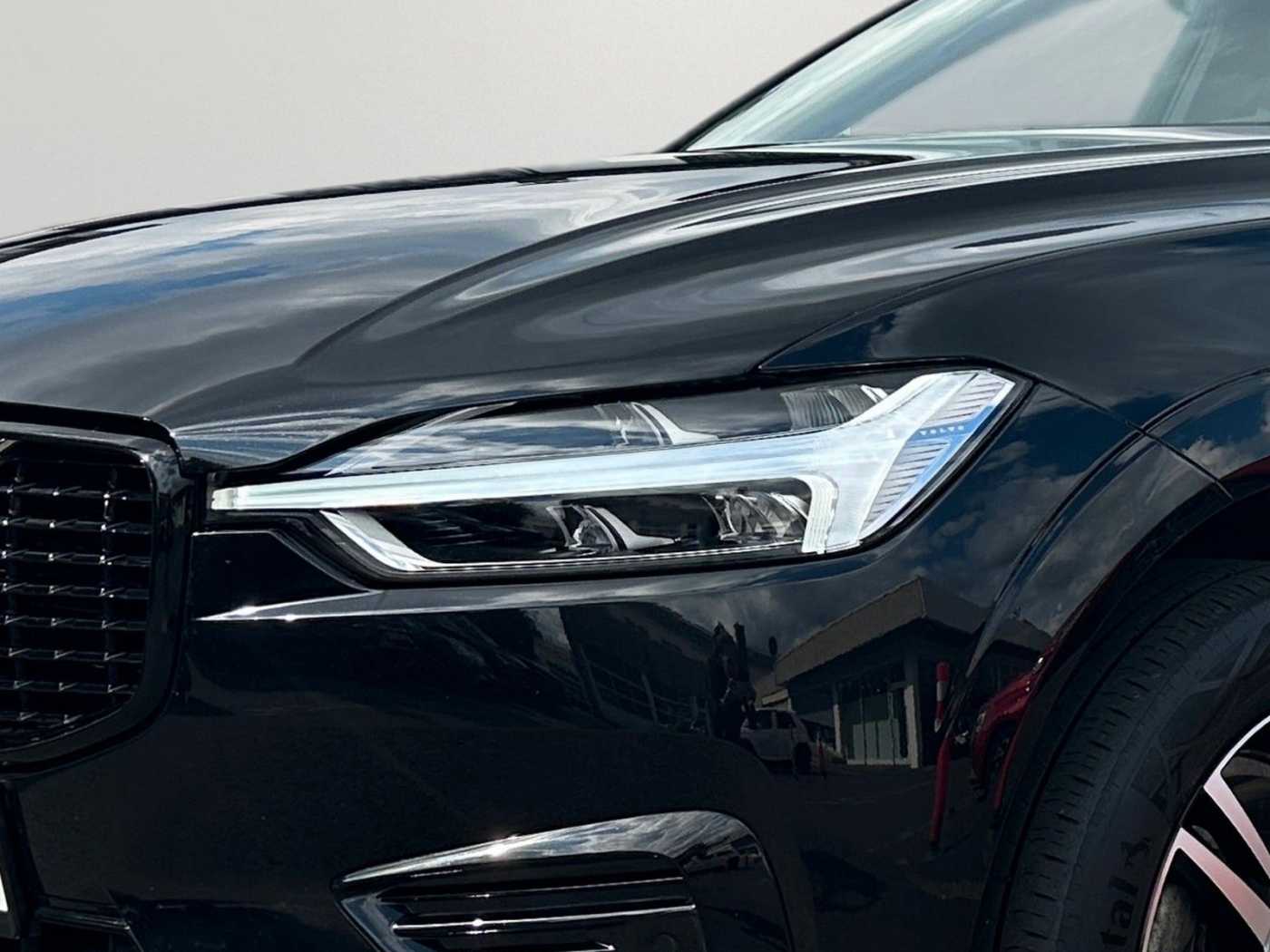Volvo  XC60 R Design Expression  Plug-In Hybrid