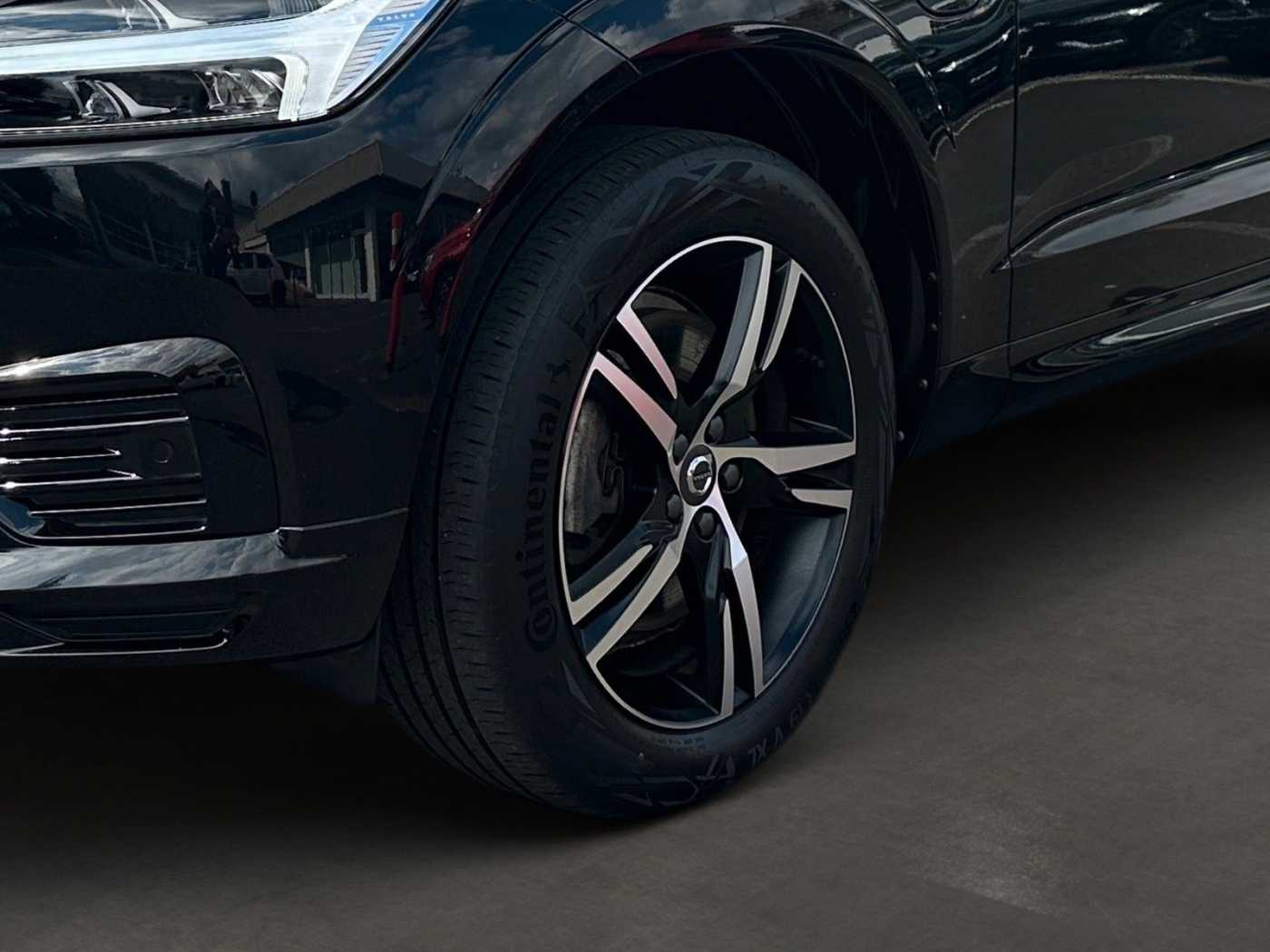 Volvo  XC60 R Design Expression  Plug-In Hybrid