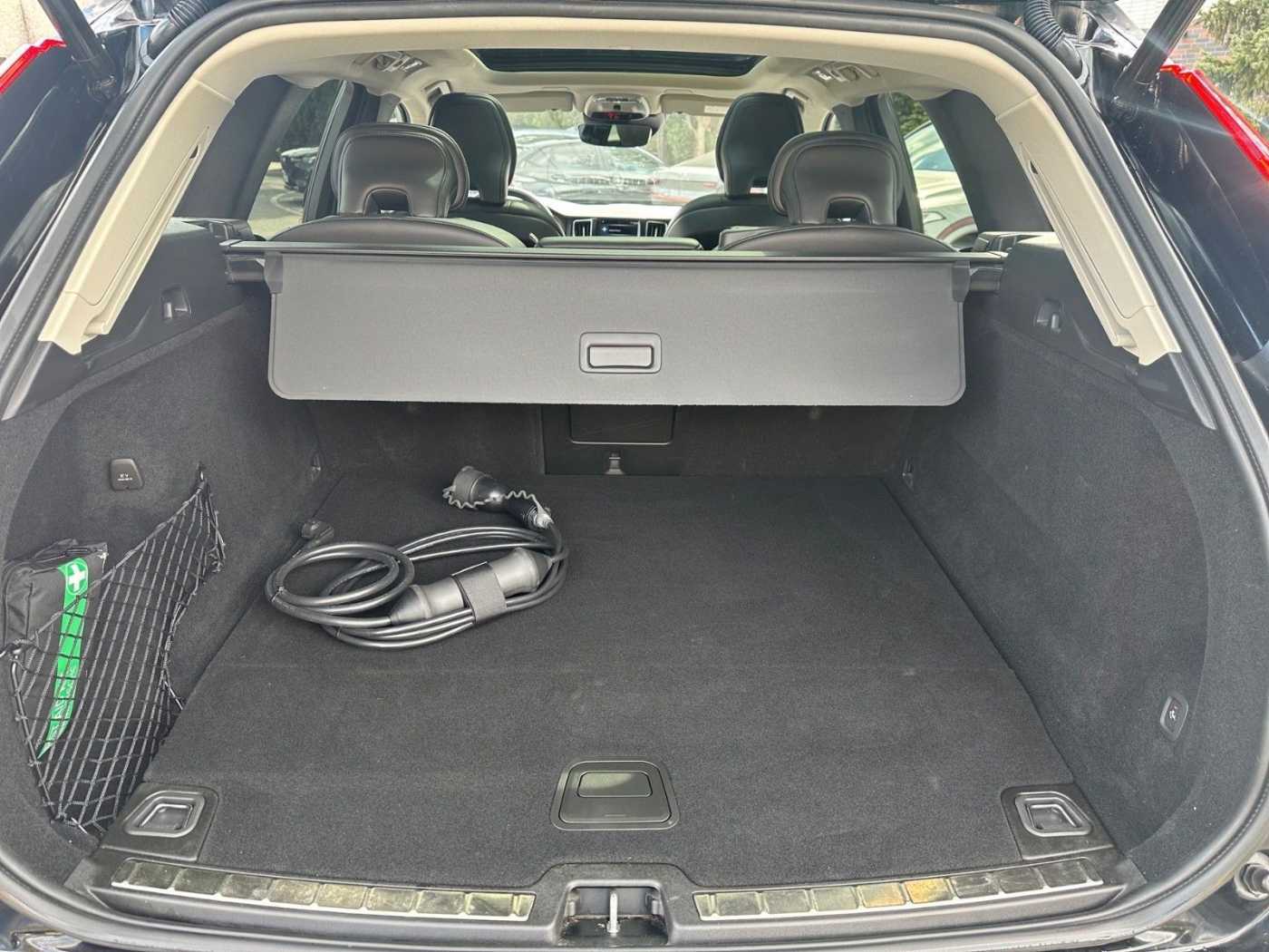 Volvo  XC60 R Design Expression  Plug-In Hybrid