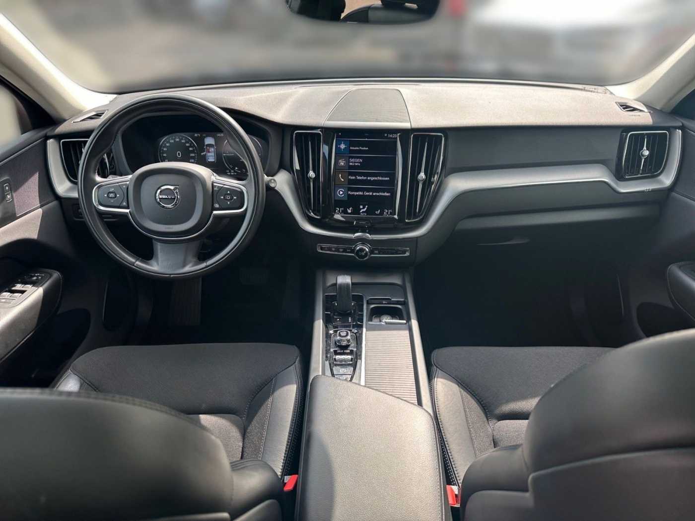 Volvo  XC60 R Design Expression  Plug-In Hybrid
