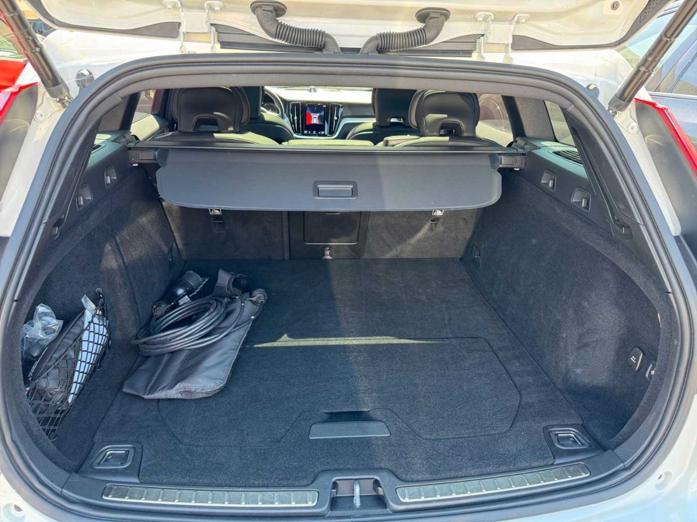 Volvo  Kombi Plus Dark Recharge Plug-In Hybrid AWD