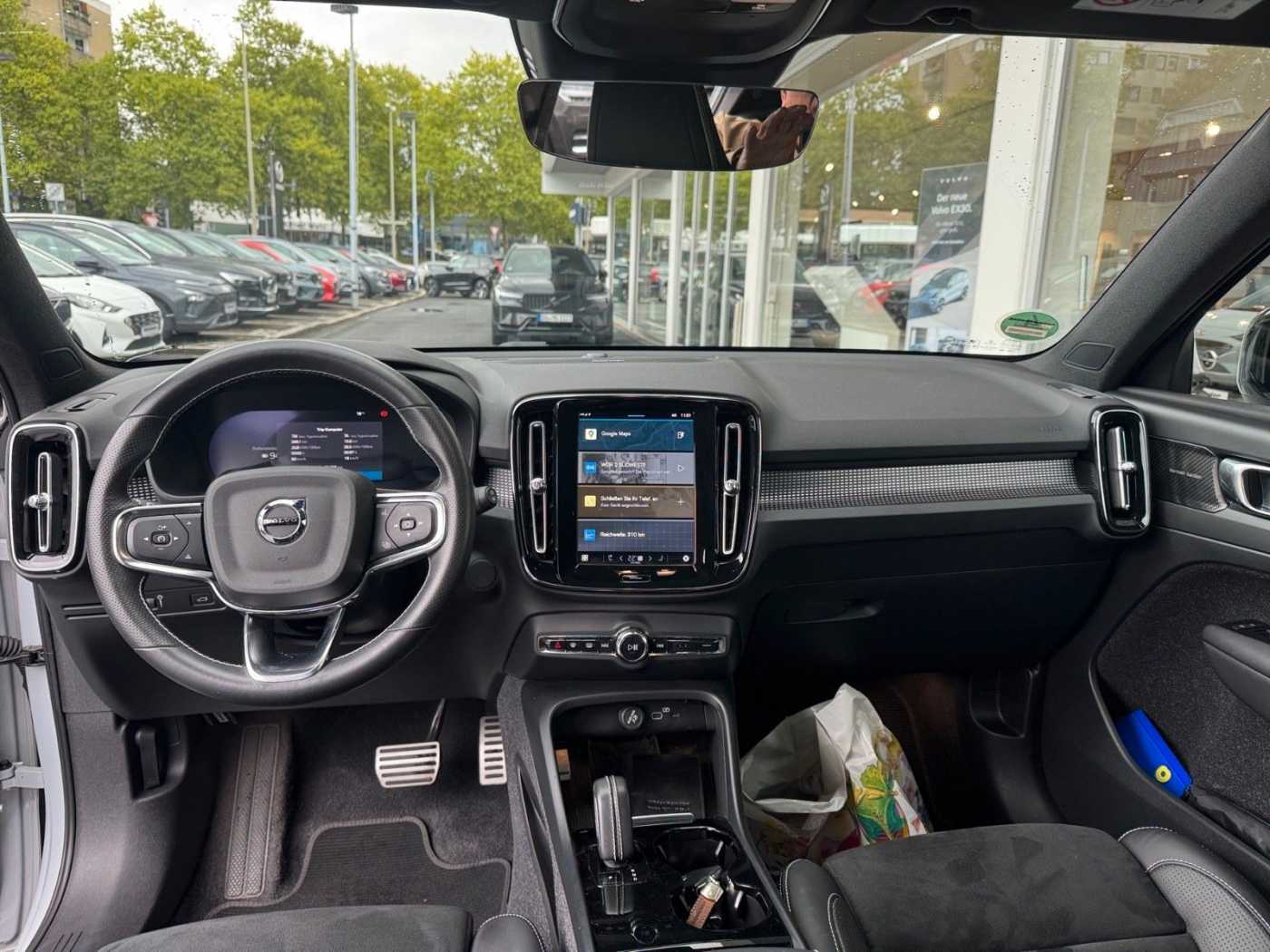 Volvo  XC40 R Design  Pure Electric AWD