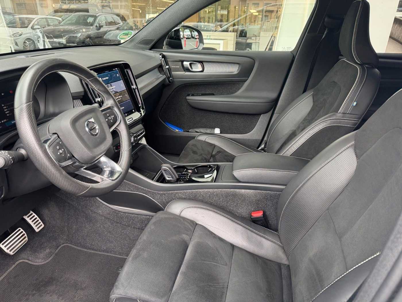Volvo  XC40 R Design  Pure Electric AWD
