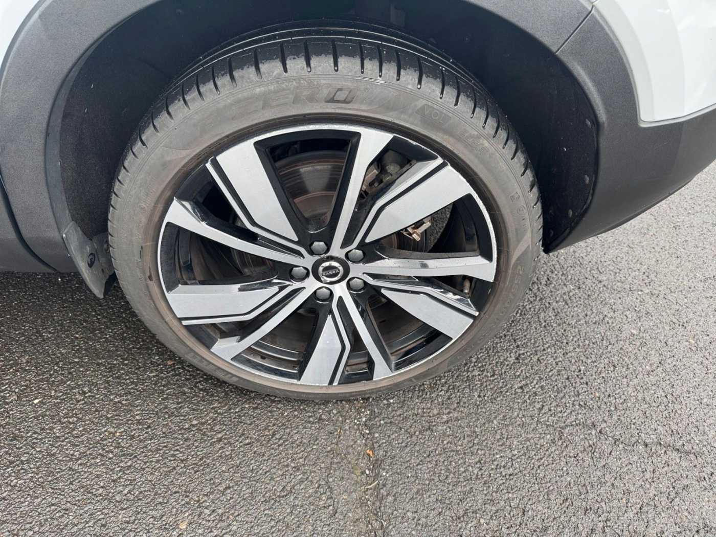 Volvo  XC40 R Design  Pure Electric AWD