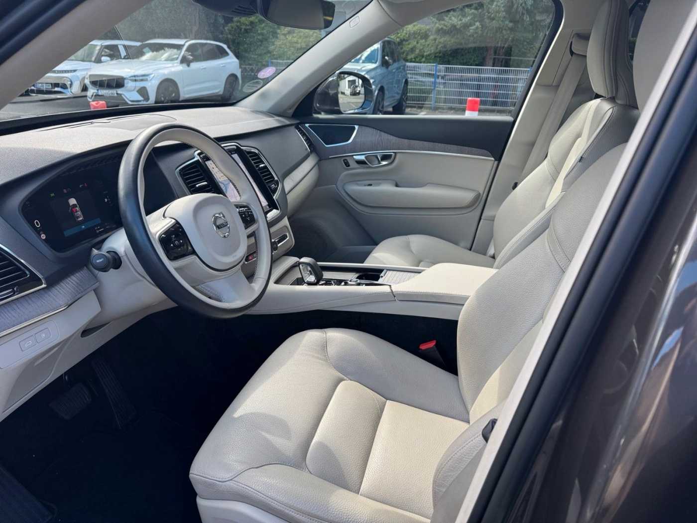 Volvo  XC90 Core  Plug-In Hybrid AWD
