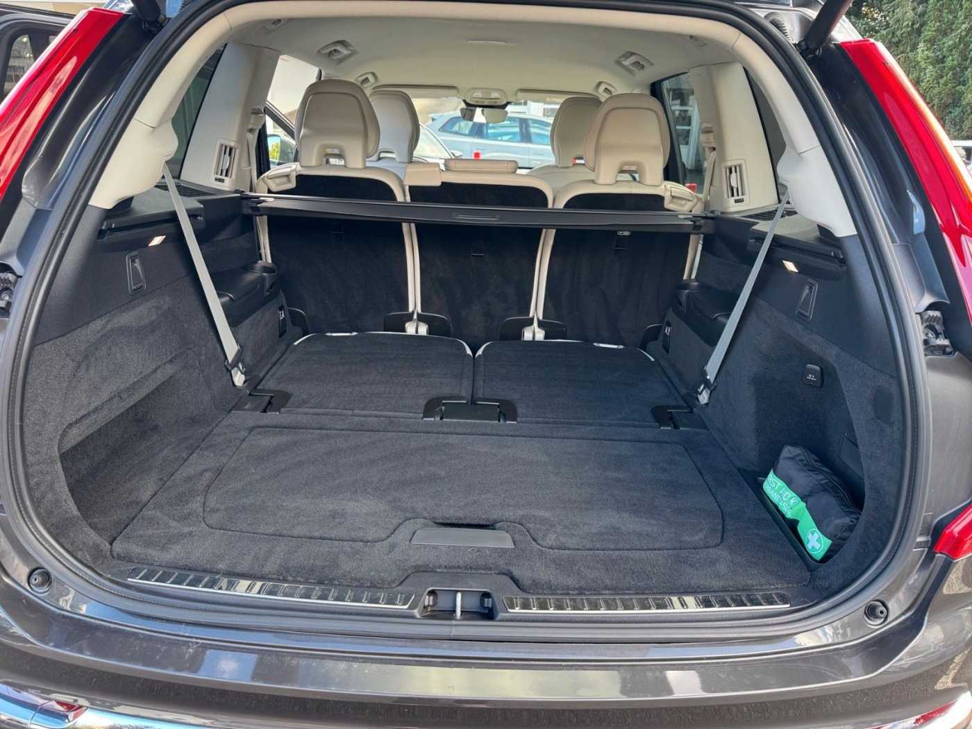 Volvo  XC90 Core  Plug-In Hybrid AWD