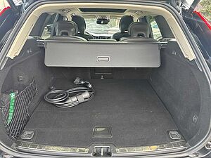 Volvo  XC60 R Design Expression  Plug-In Hybrid