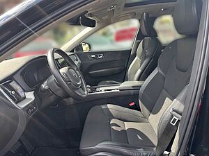 Volvo  XC60 R Design Expression  Plug-In Hybrid