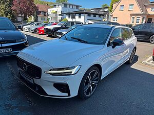 Volvo  Kombi Plus Dark Recharge Plug-In Hybrid AWD