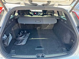 Volvo  Kombi Plus Dark Recharge Plug-In Hybrid AWD