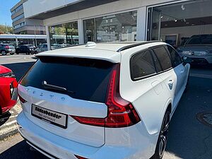 Volvo  Kombi Plus Dark Recharge Plug-In Hybrid AWD