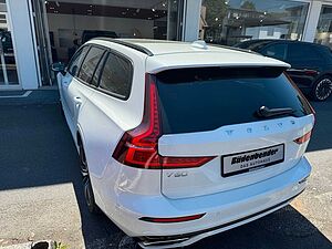 Volvo  Kombi Plus Dark Recharge Plug-In Hybrid AWD