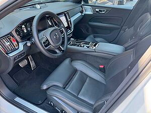 Volvo  Kombi Plus Dark Recharge Plug-In Hybrid AWD