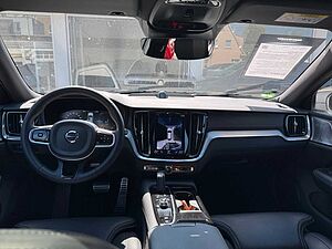 Volvo  Kombi Plus Dark Recharge Plug-In Hybrid AWD