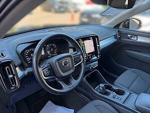 Volvo  XC40 Momentum Pro 2WD