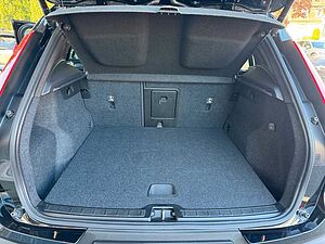 Volvo  XC40 Momentum Pro 2WD