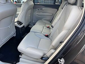 Volvo  XC90 Core  Plug-In Hybrid AWD