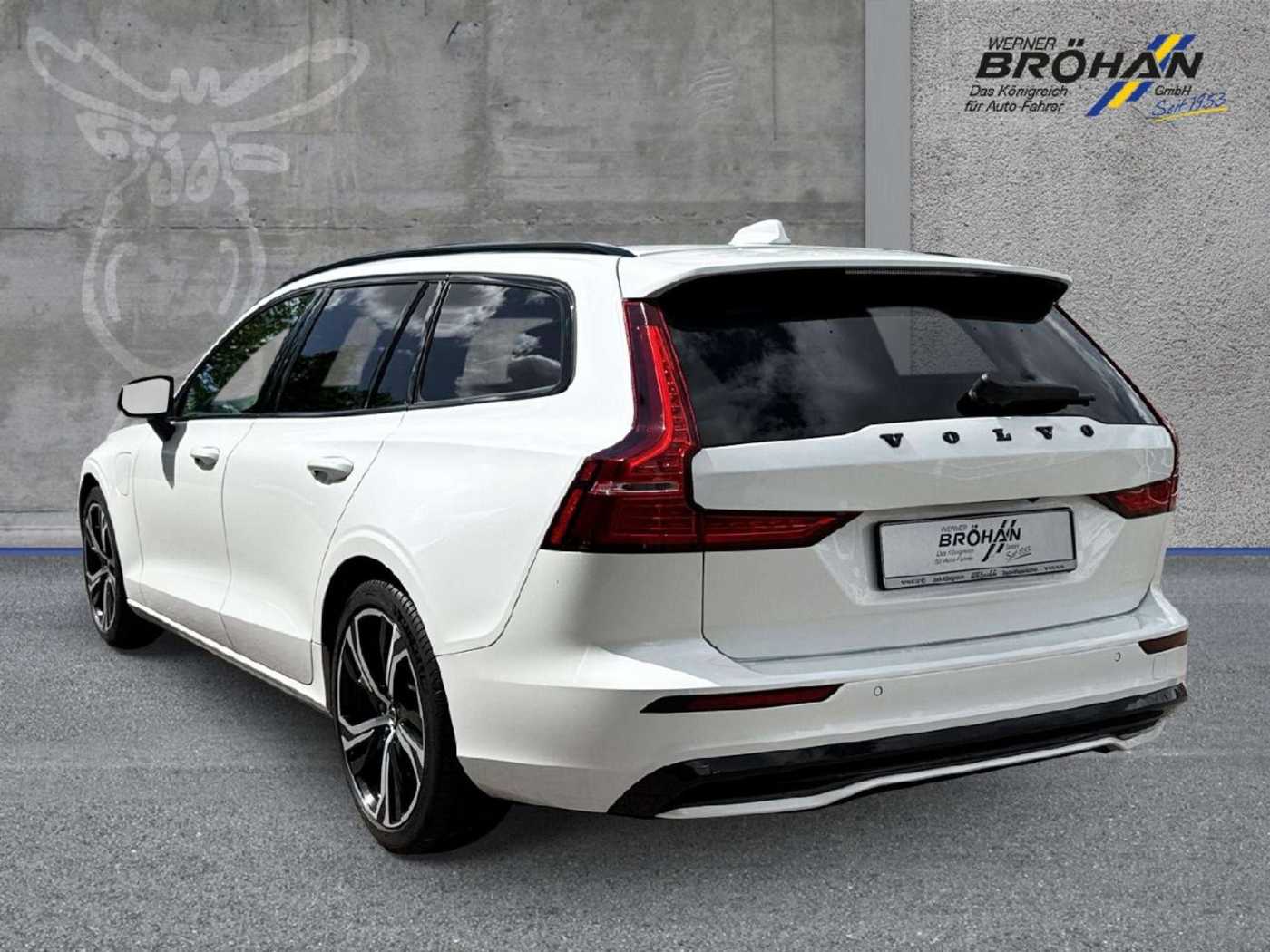 Volvo  Plus Dark T6 AWD Plug-In Hybrid
