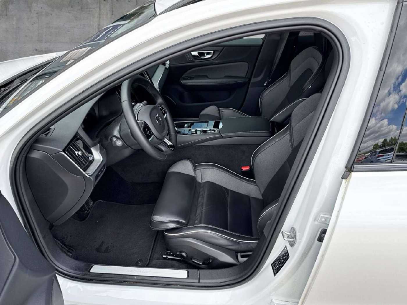 Volvo  Plus Dark T6 AWD Plug-In Hybrid