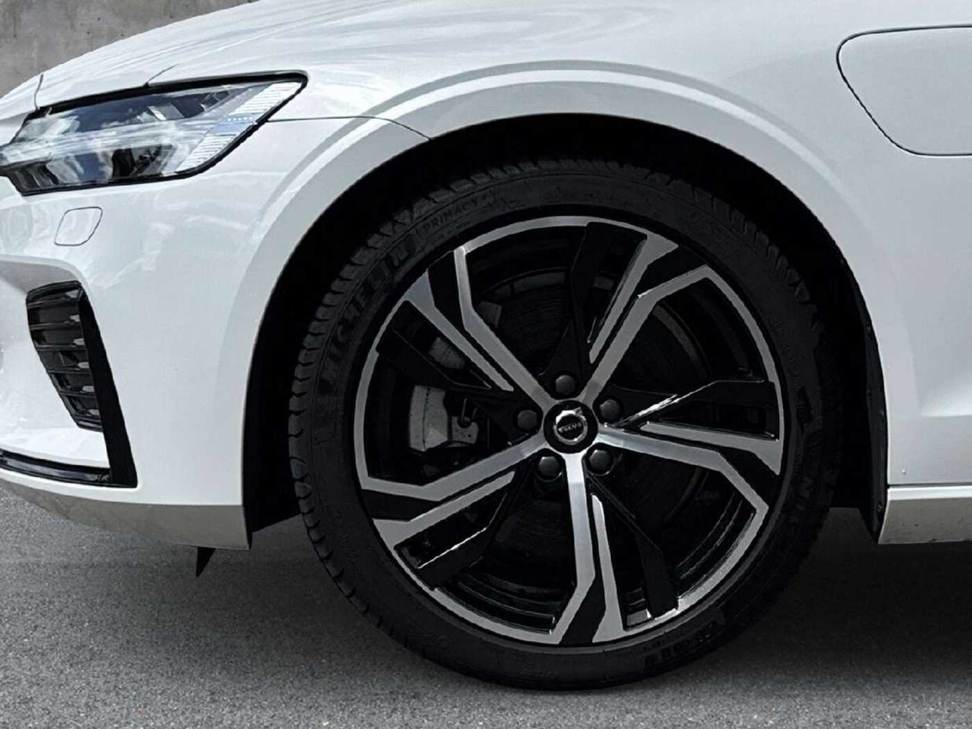 Volvo  Plus Dark T6 AWD Plug-In Hybrid