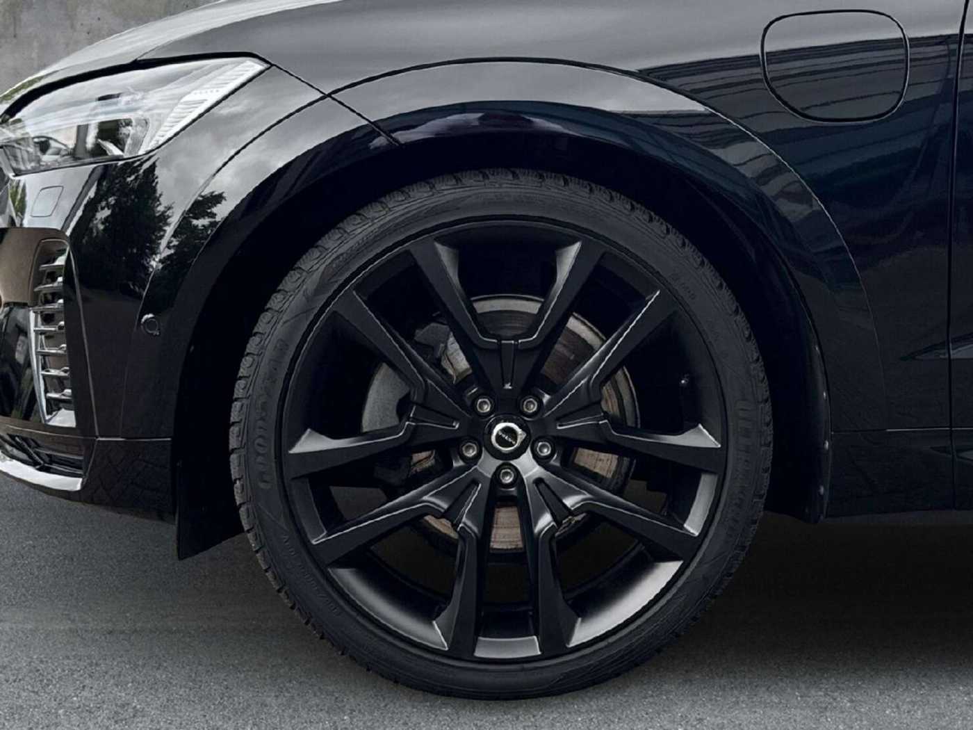 Volvo  R Design Recharge Plug-In Hybrid AWD