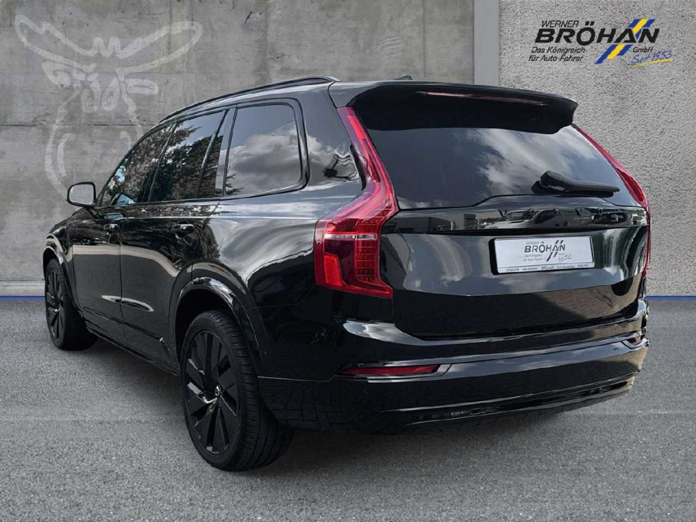 Volvo  Ultimate Dark Recharge Plug-In Hybrid AWD