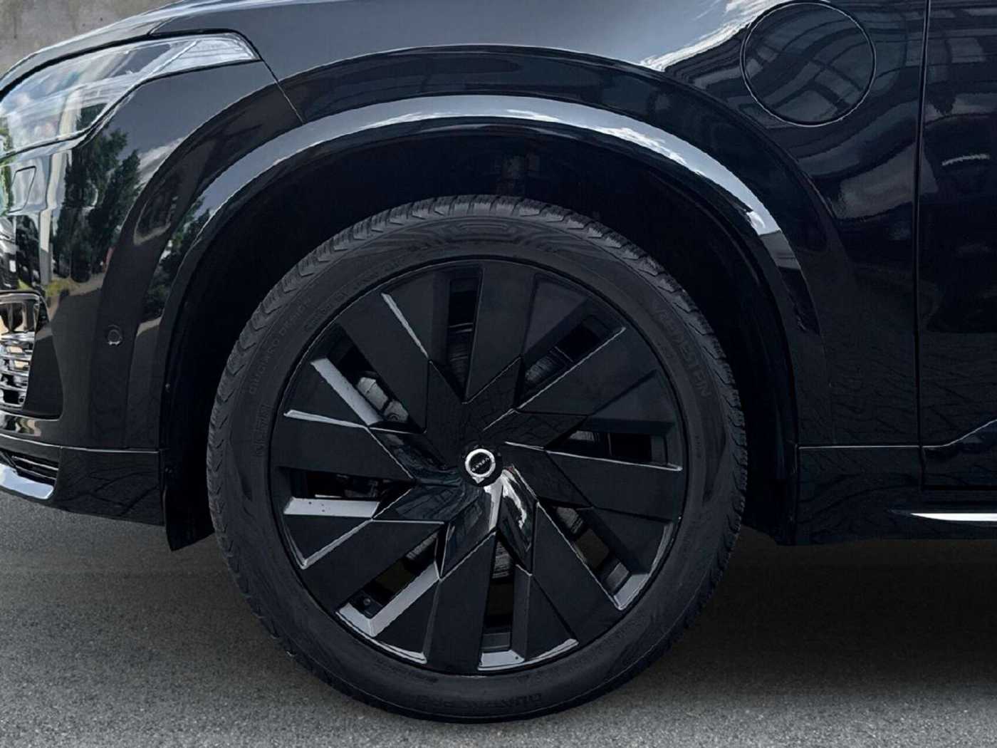 Volvo  Ultimate Dark Recharge Plug-In Hybrid AWD
