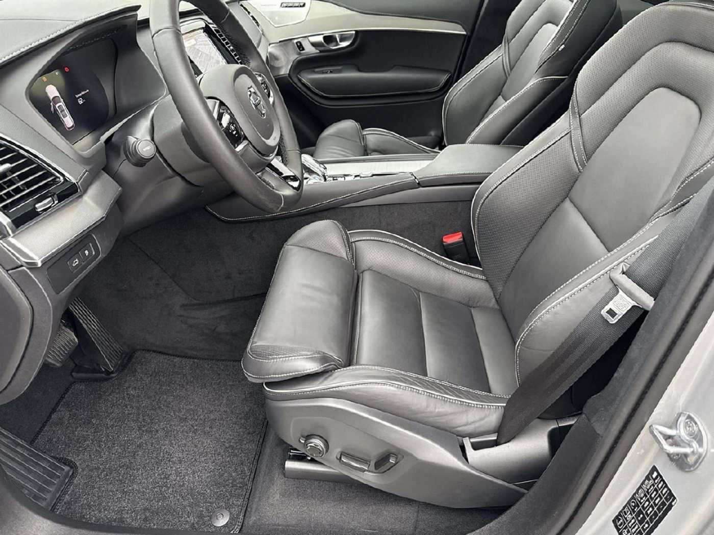 Volvo  Ultimate Dark Recharge Plug-In Hybrid AWD