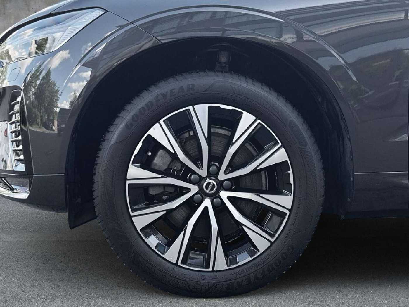 Volvo  Plus Dark 2WD