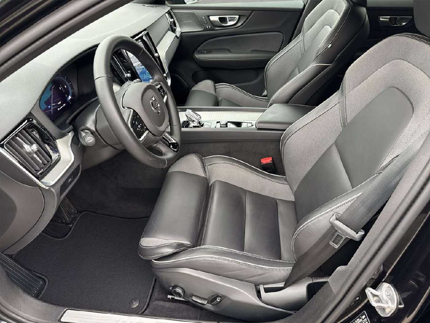 Volvo  Plus Dark