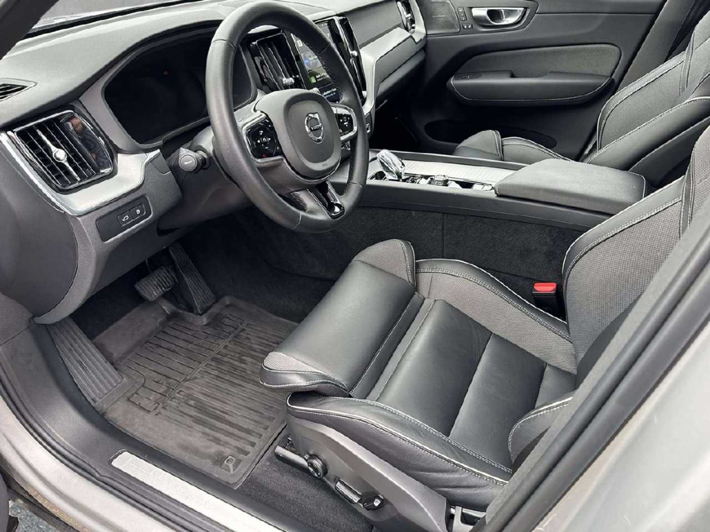 Volvo  T6 AWD R-Design Recharge Plug-In Hybrid