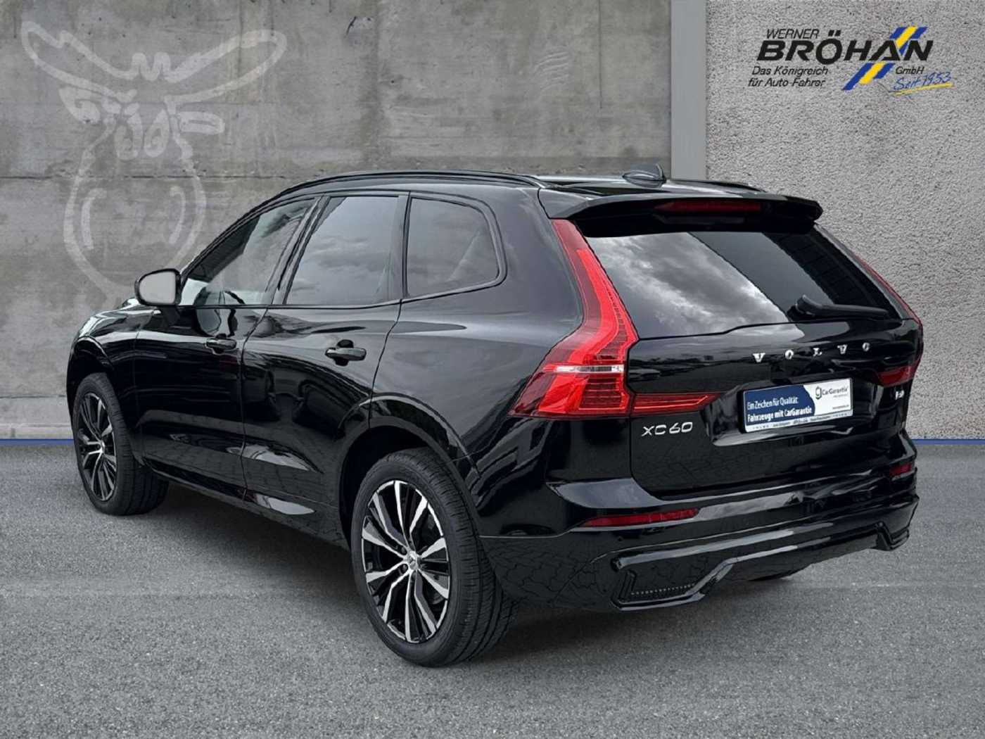 Volvo  Plus Dark 2WD