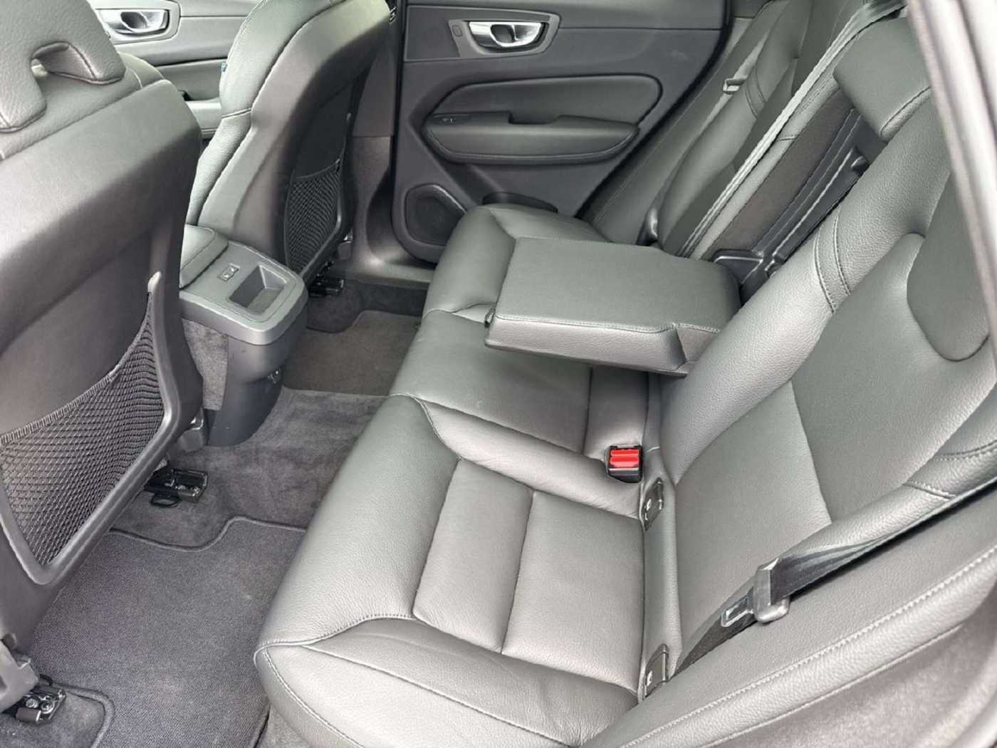 Volvo  Plus Dark 2WD