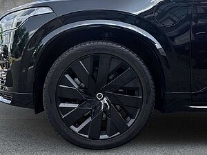 Volvo  Ultimate Dark Recharge Plug-In Hybrid AWD