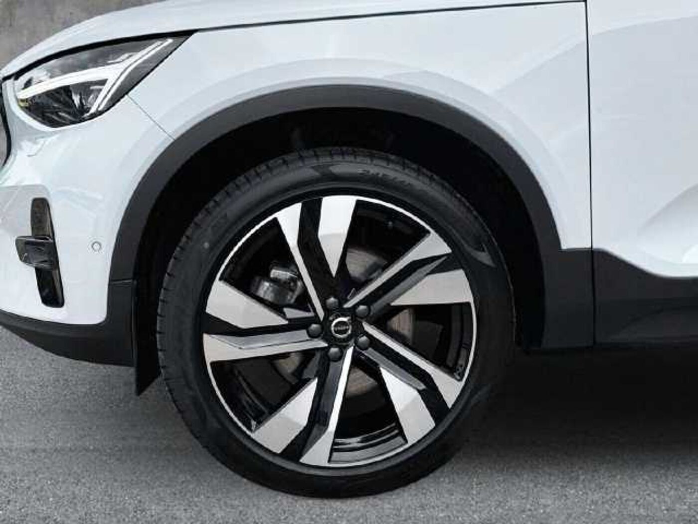 Volvo  B4B Plus Dark