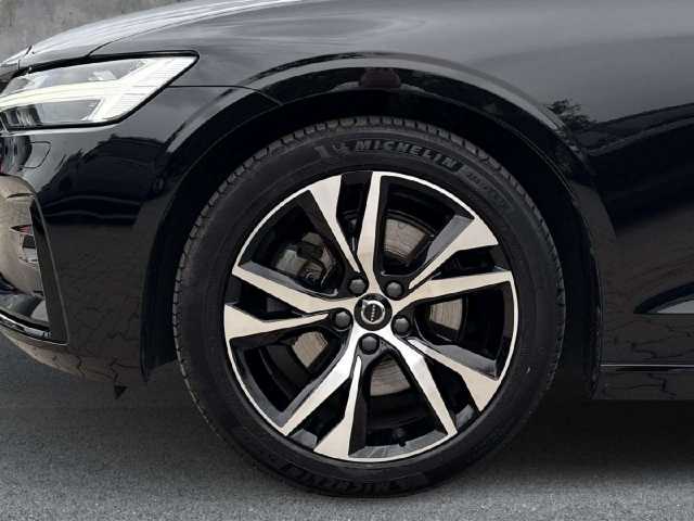 Volvo  Plus Dark