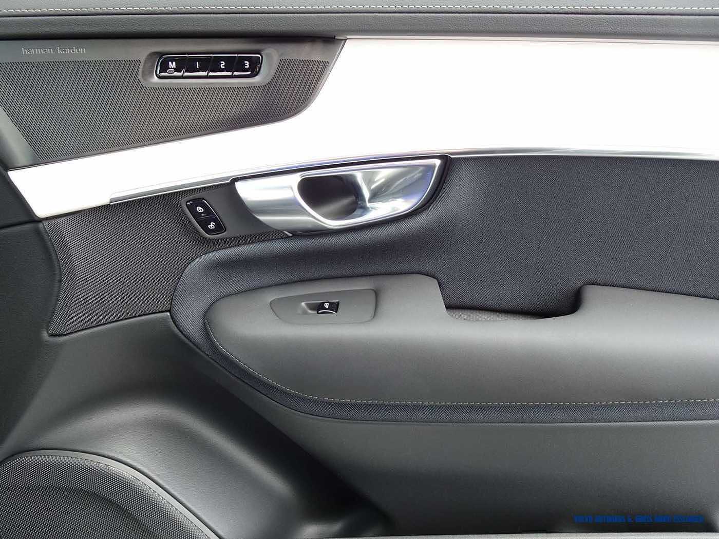 Volvo  T8 AWD Ultra Dark 7-Sitzer