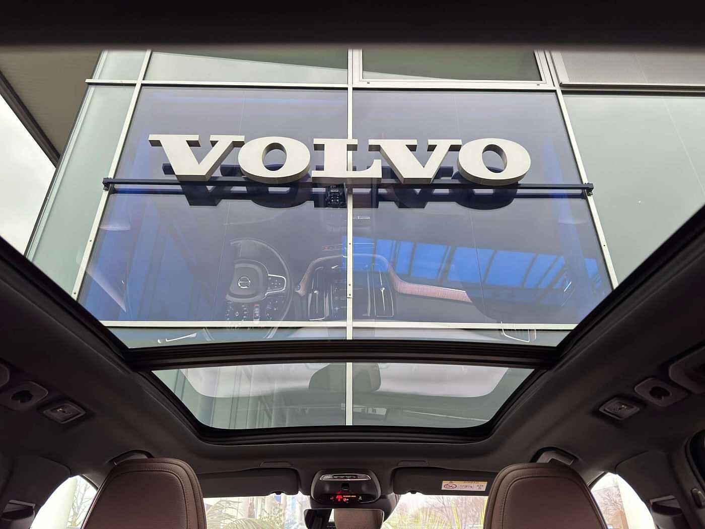 Volvo  B4 Momentum Pro FWD